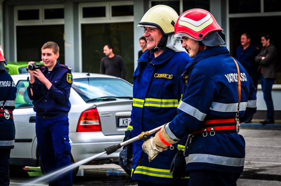 976884_568532813191518_1523531501_o